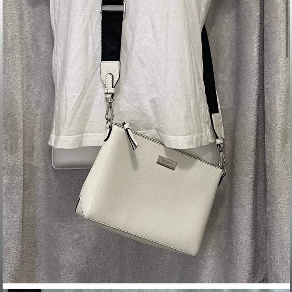 DNKY CROSS BODY- Removable Strap
